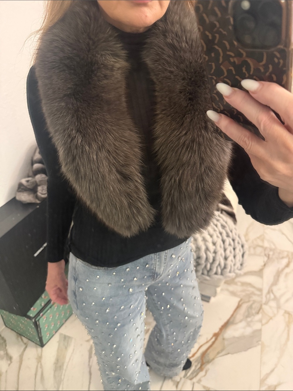 Real
Fox fur scarf clip on collar